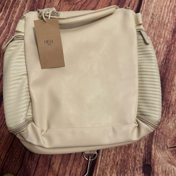 Dezi Pavk It All Multi Purpose Travel Tote in Off White - Picture 5 of 5